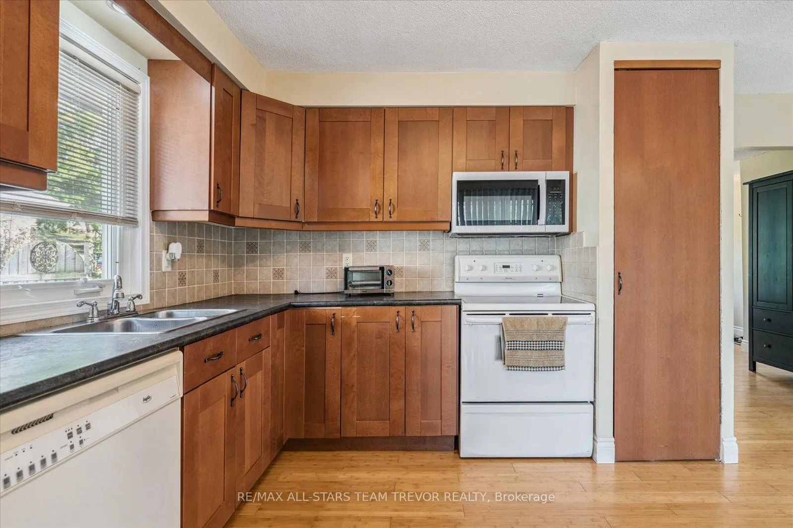 246 Glenwoods Avenue