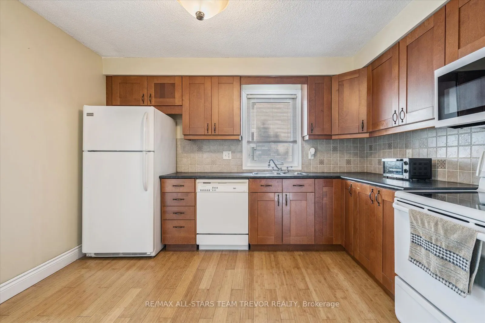 246 Glenwoods Avenue