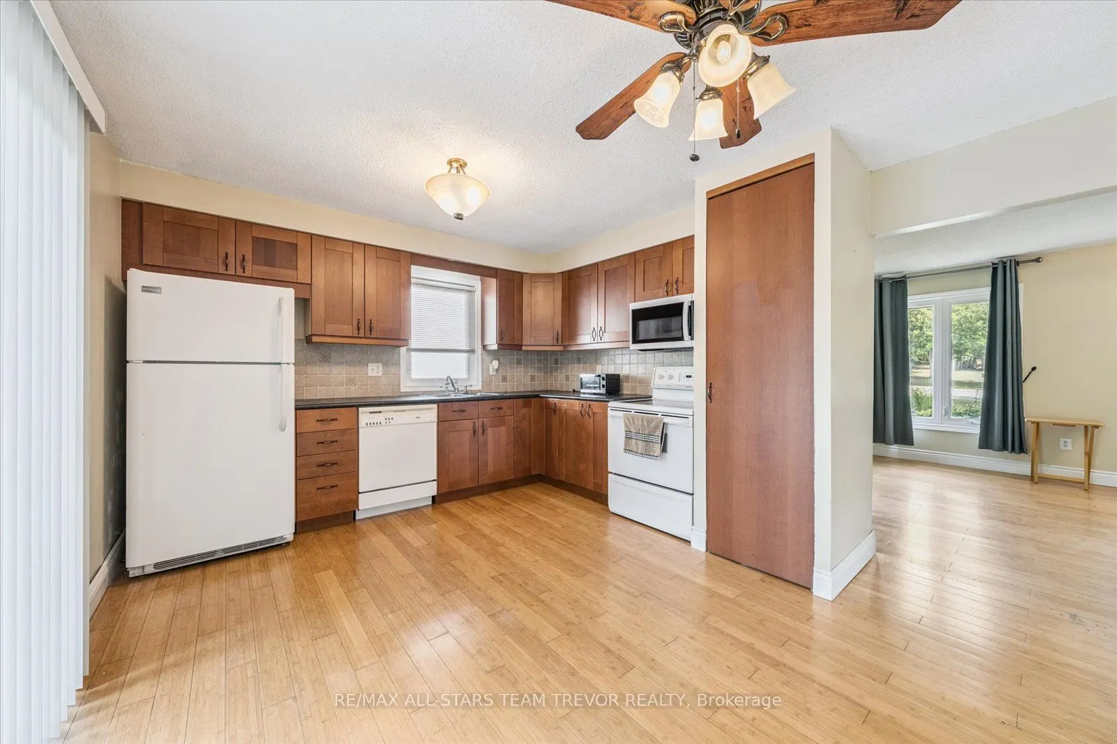 246 Glenwoods Avenue