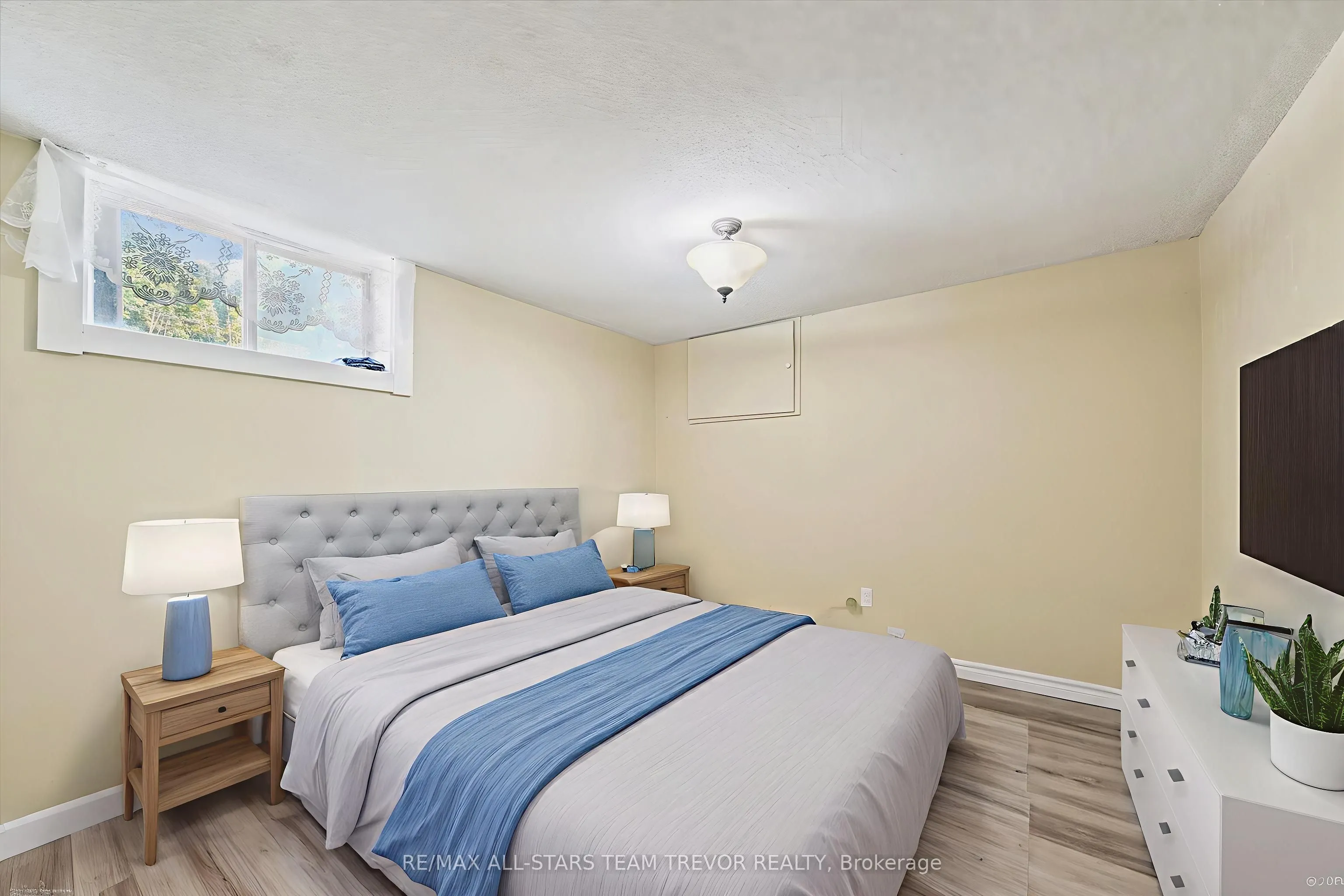 246 Glenwoods Avenue