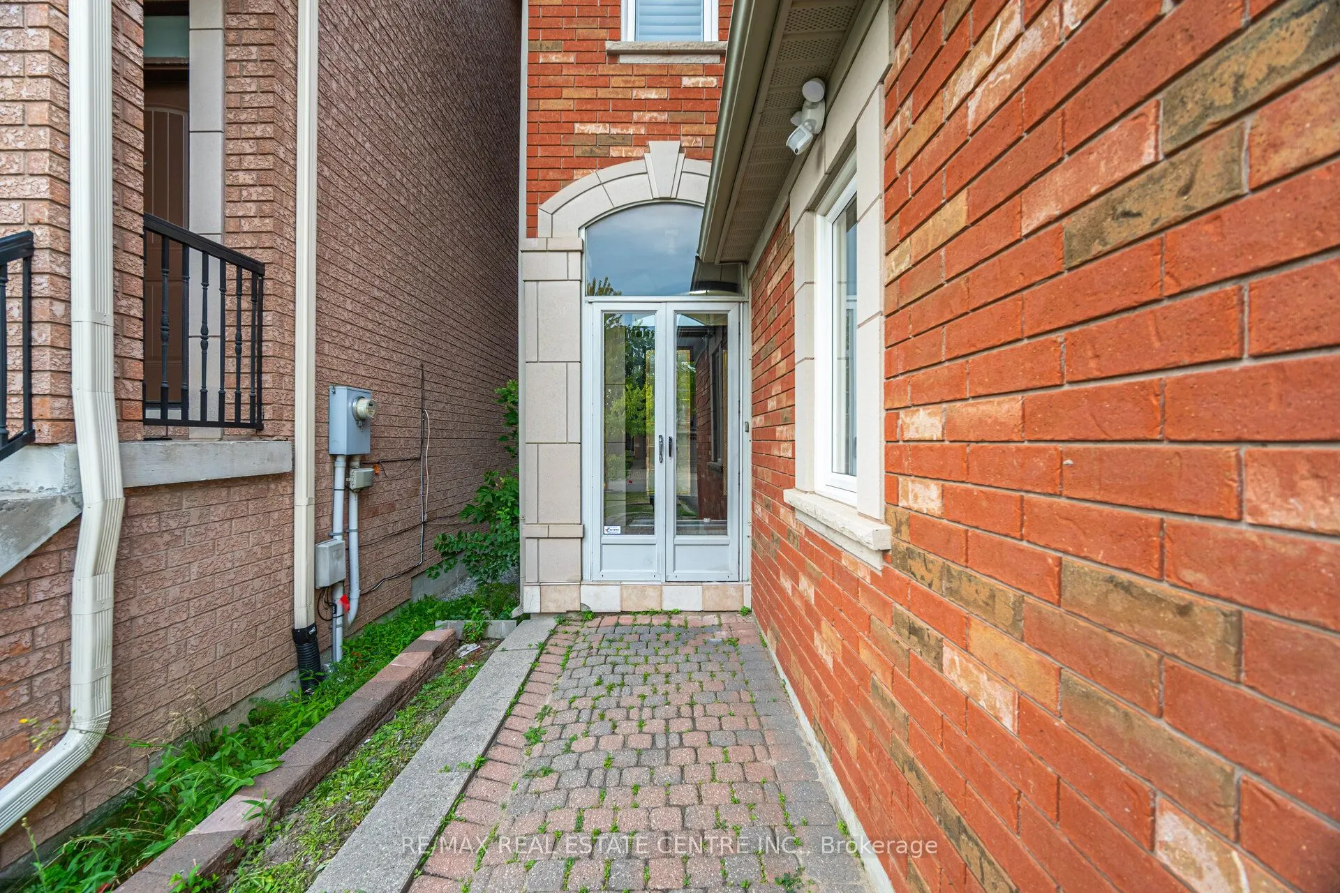 24 Futura Avenue