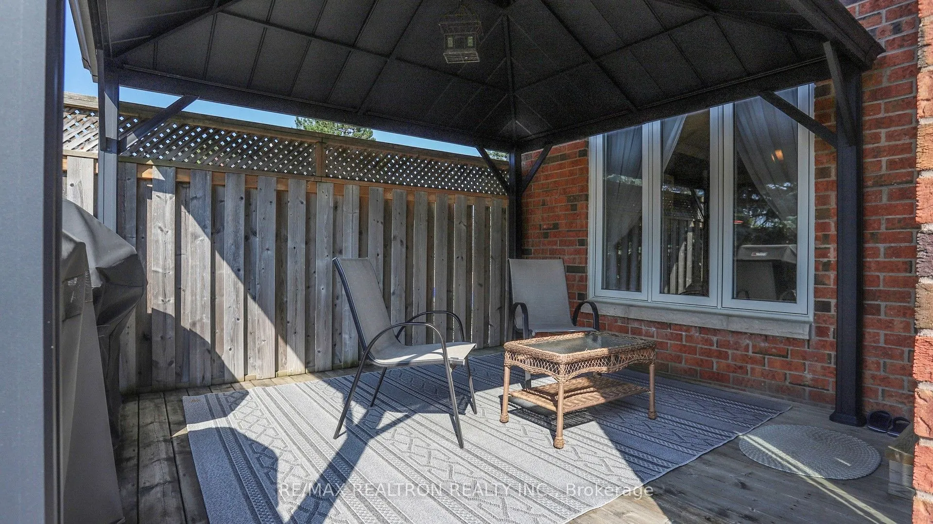 7 Ward Avenue