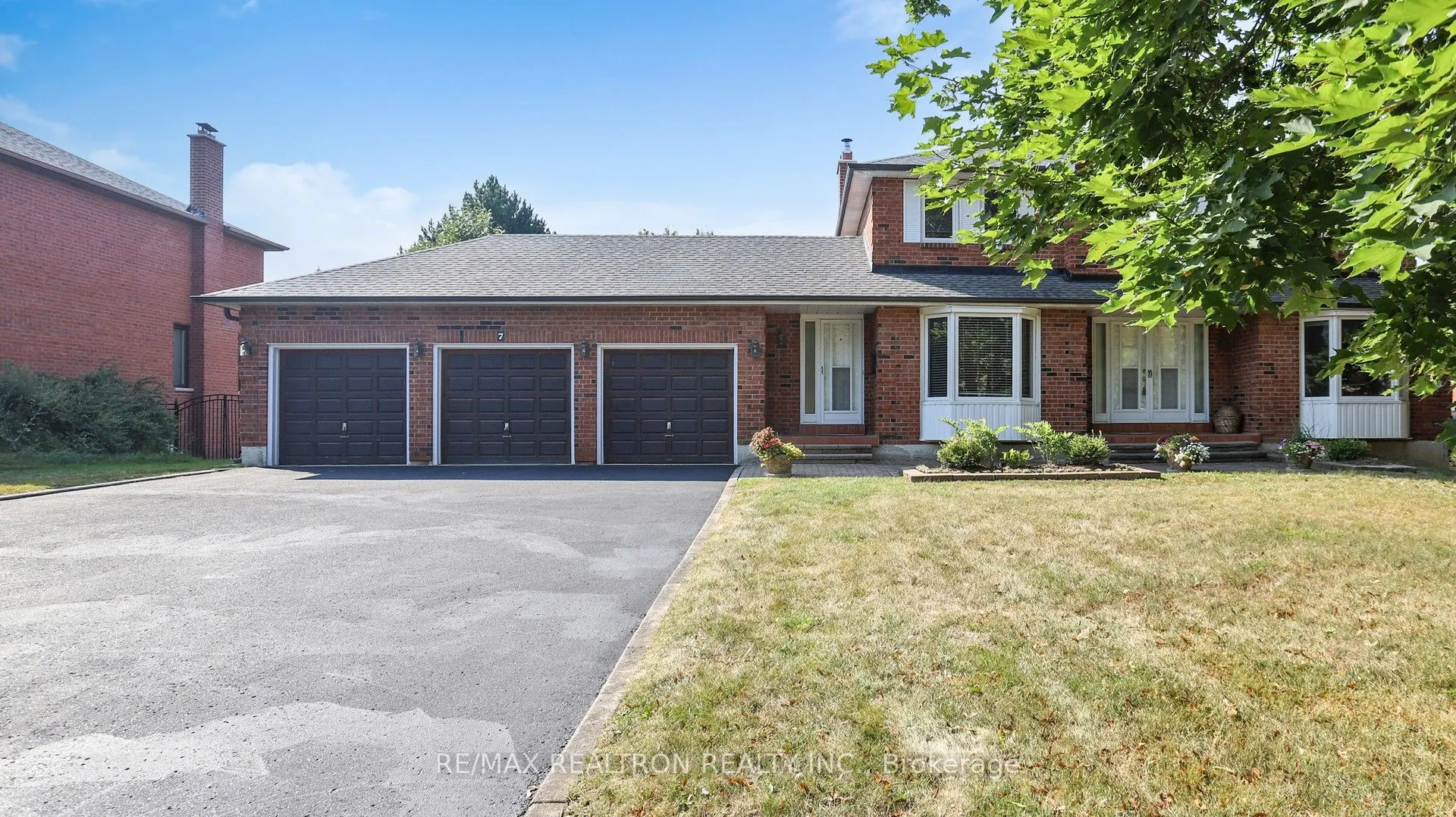 7 Ward Avenue