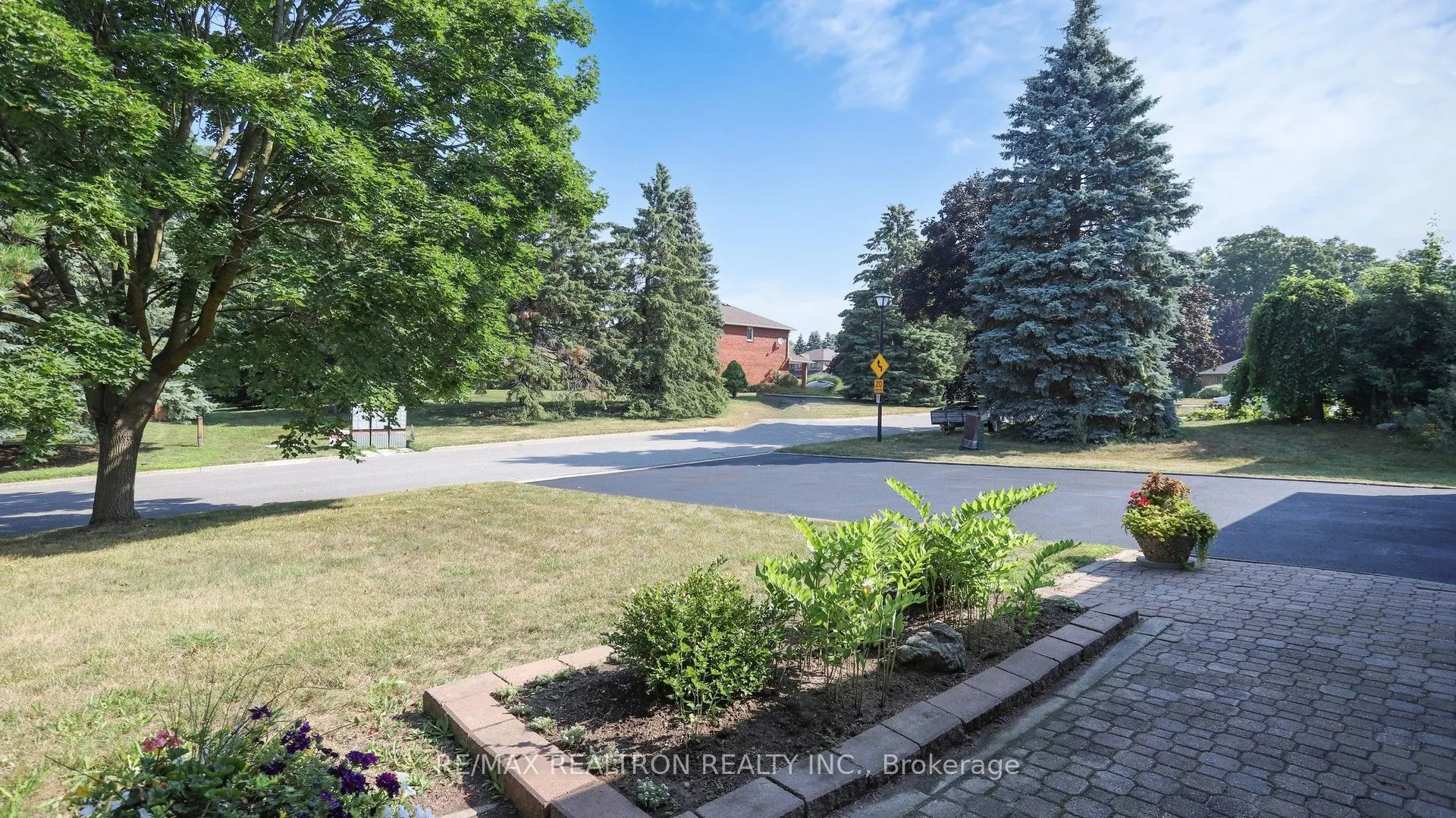 7 Ward Avenue