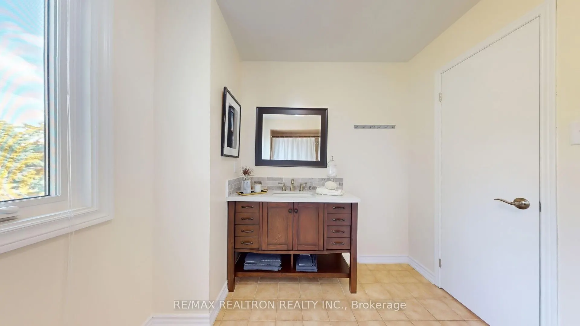 7 Ward Avenue