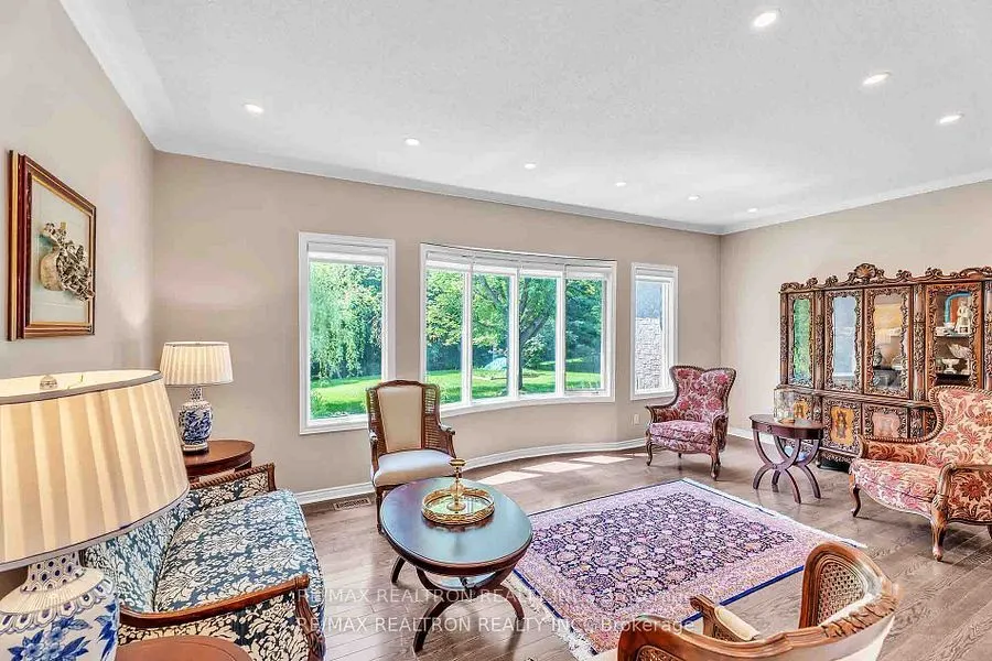 15 Treegrove Circle