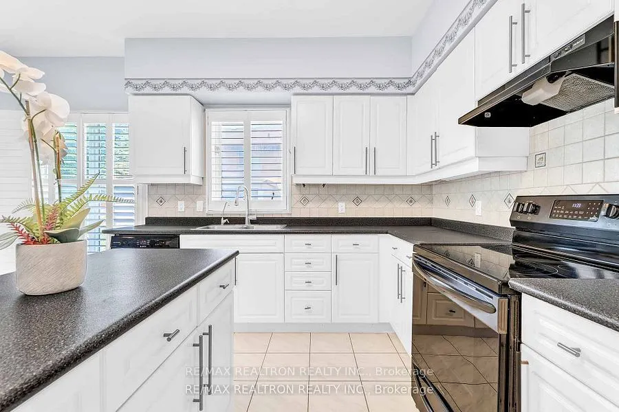 15 Treegrove Circle