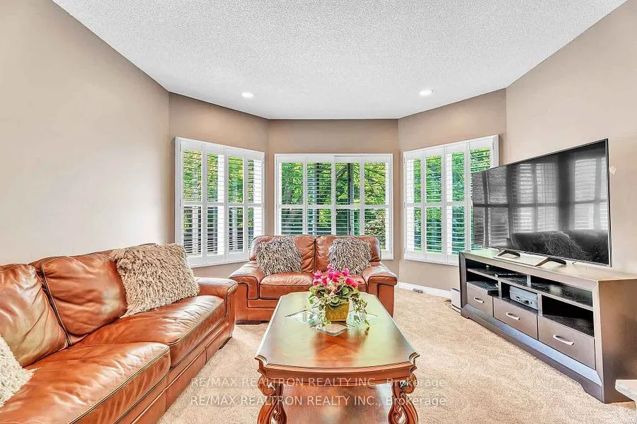 15 Treegrove Circle