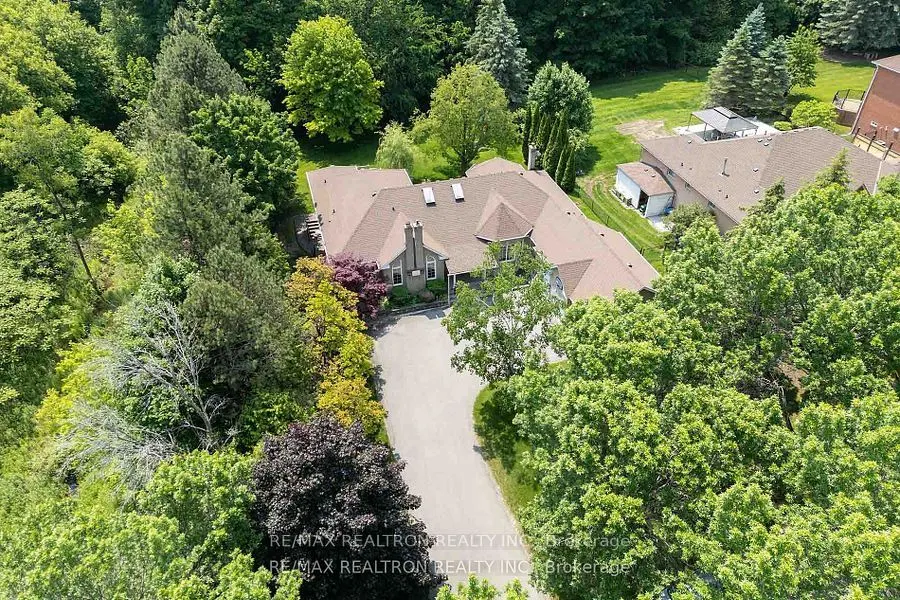 15 Treegrove Circle