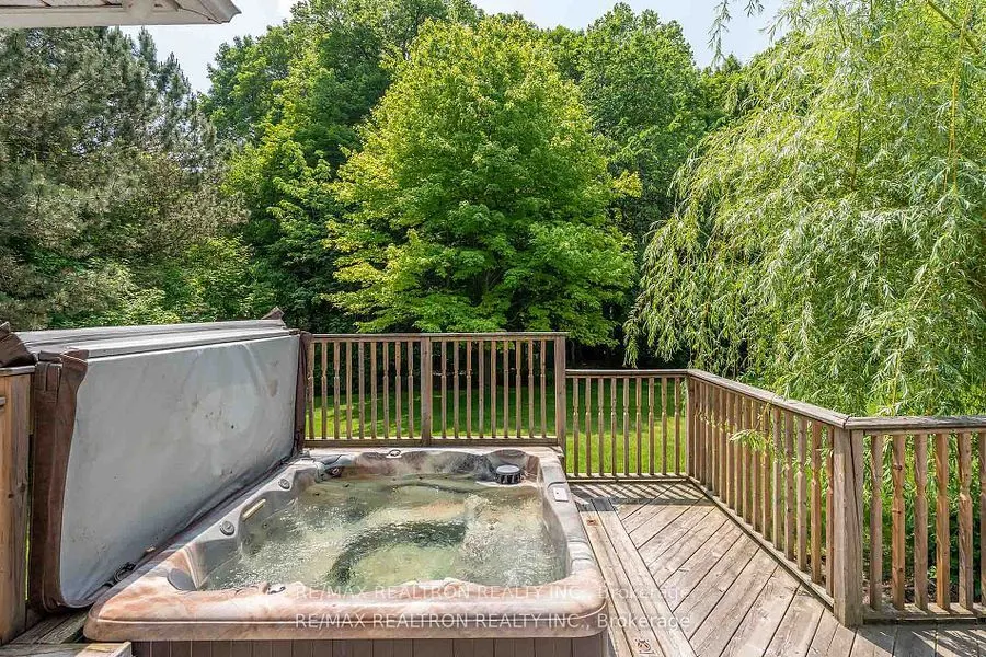 15 Treegrove Circle
