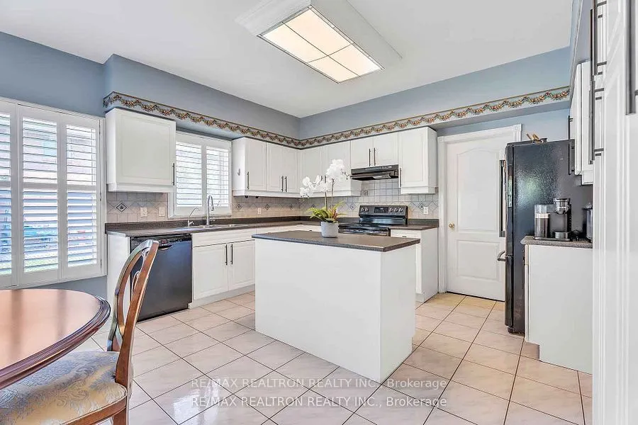 15 Treegrove Circle