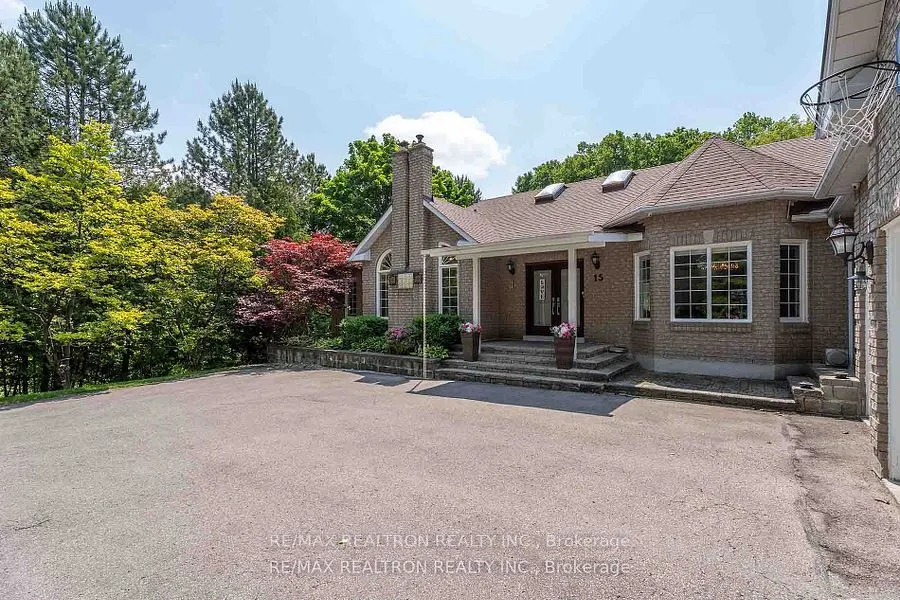 15 Treegrove Circle
