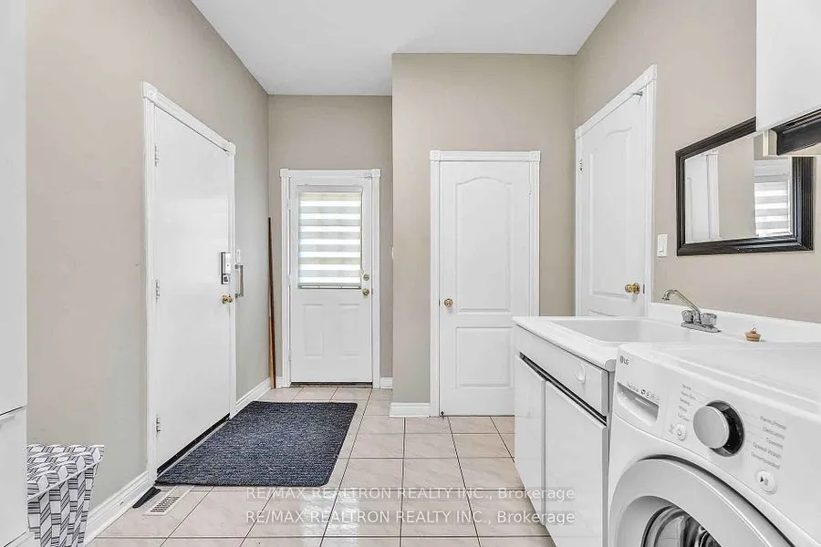 15 Treegrove Circle