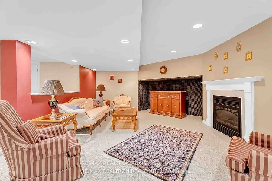 15 Treegrove Circle