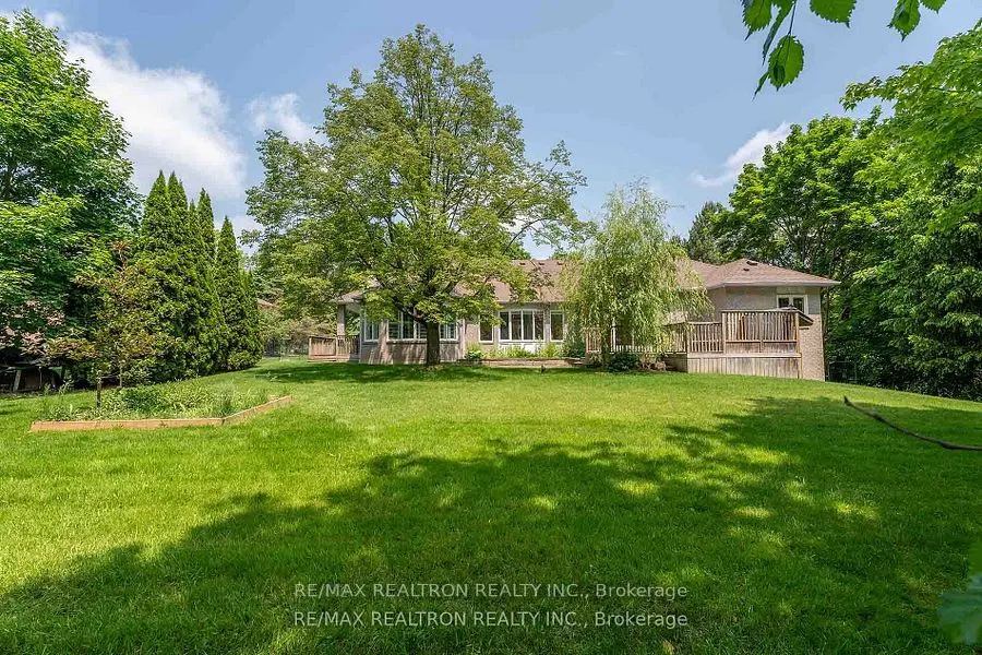 15 Treegrove Circle