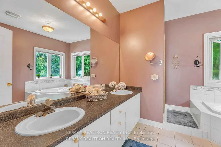 15 Treegrove Circle