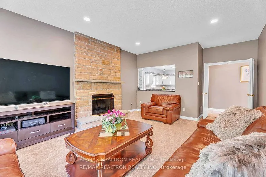 15 Treegrove Circle