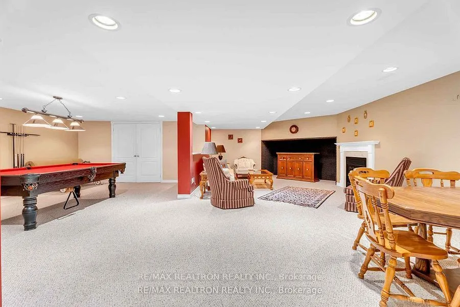 15 Treegrove Circle