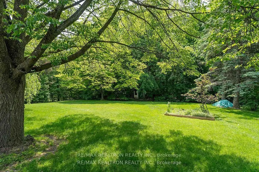 15 Treegrove Circle