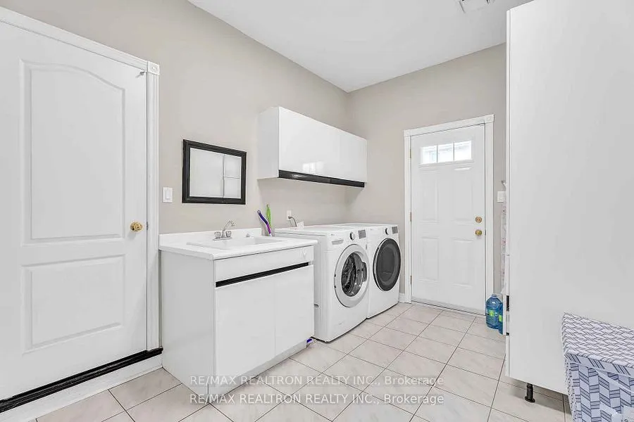 15 Treegrove Circle