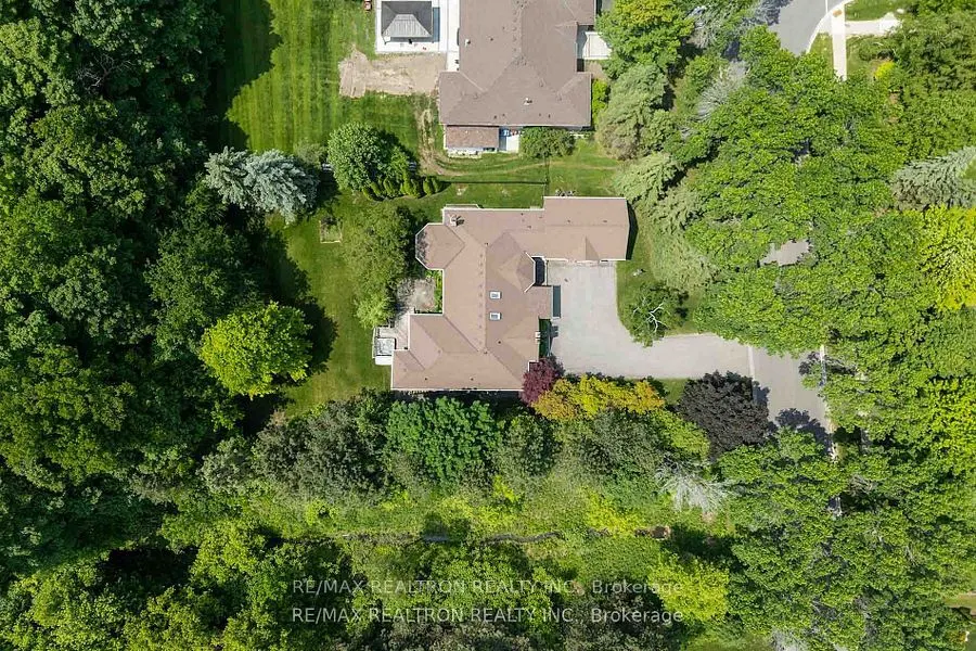 15 Treegrove Circle