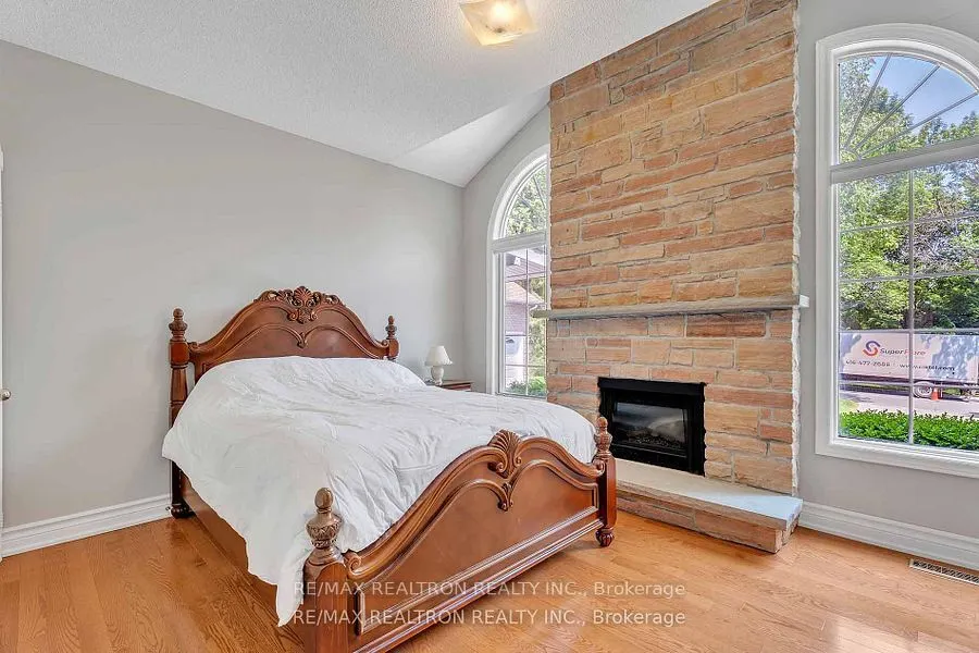 15 Treegrove Circle