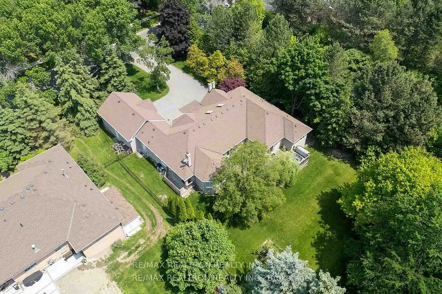 15 Treegrove Circle