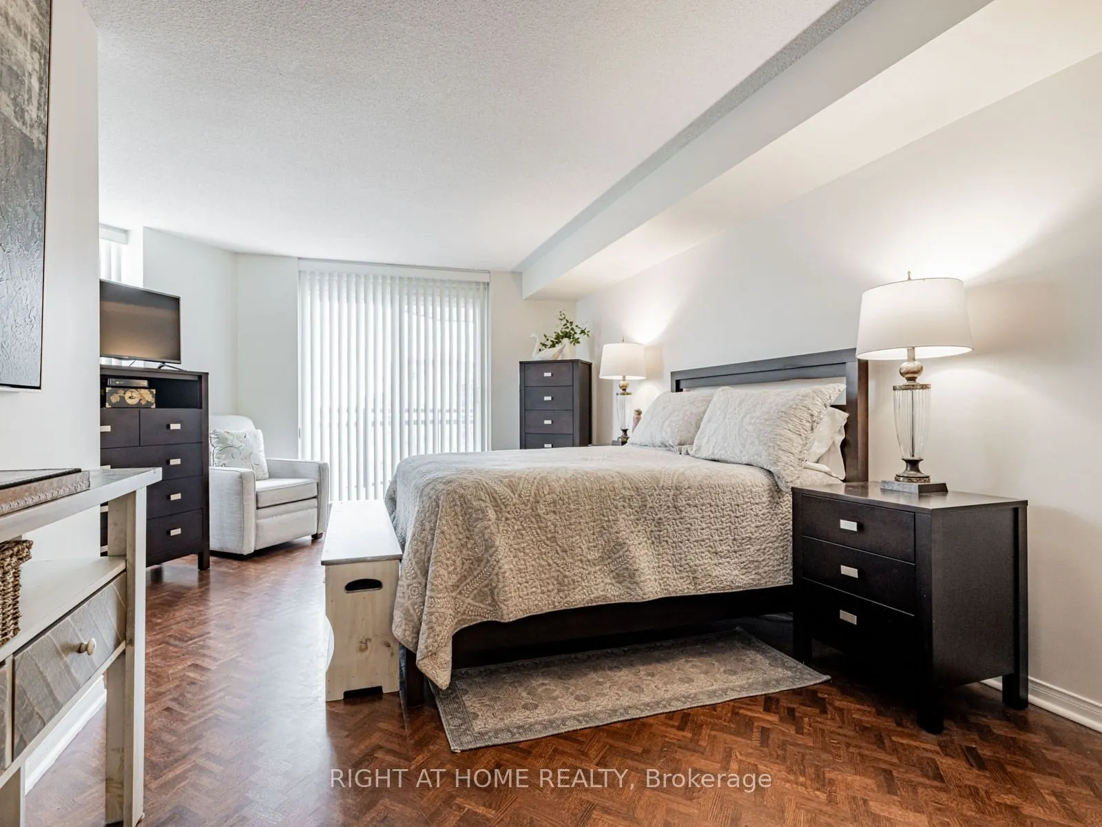100 Arbors Lane, #209