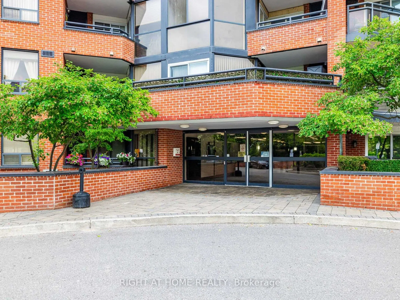 100 Arbors Lane, #209
