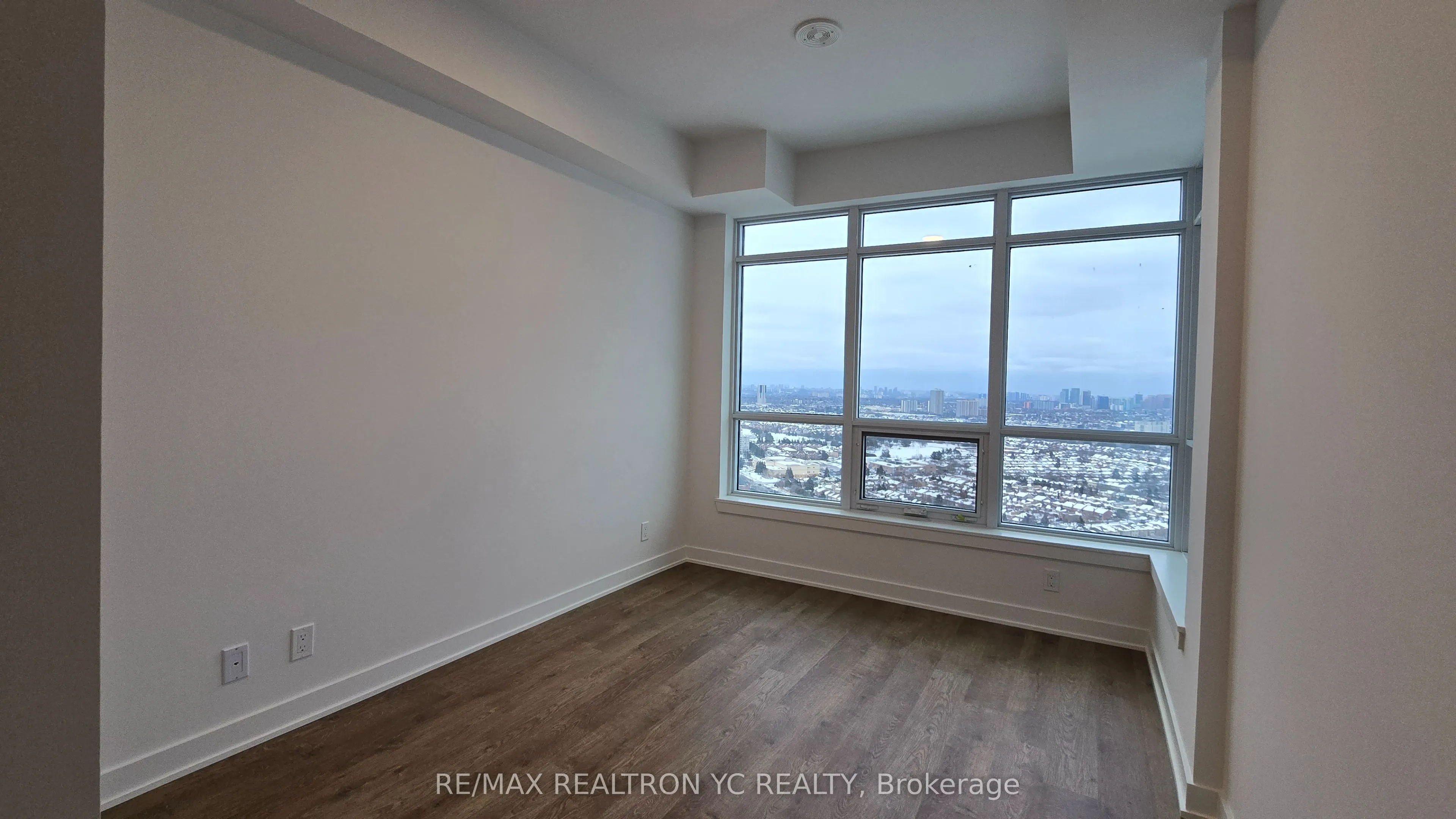 30 Upper mall Way, #3211