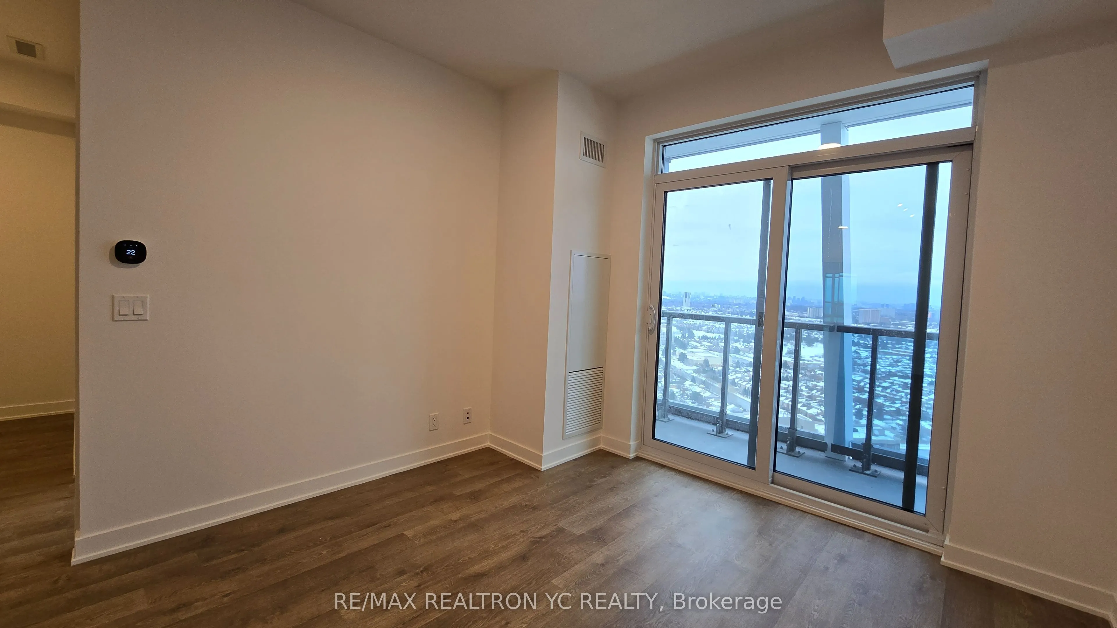 30 Upper mall Way, #3211