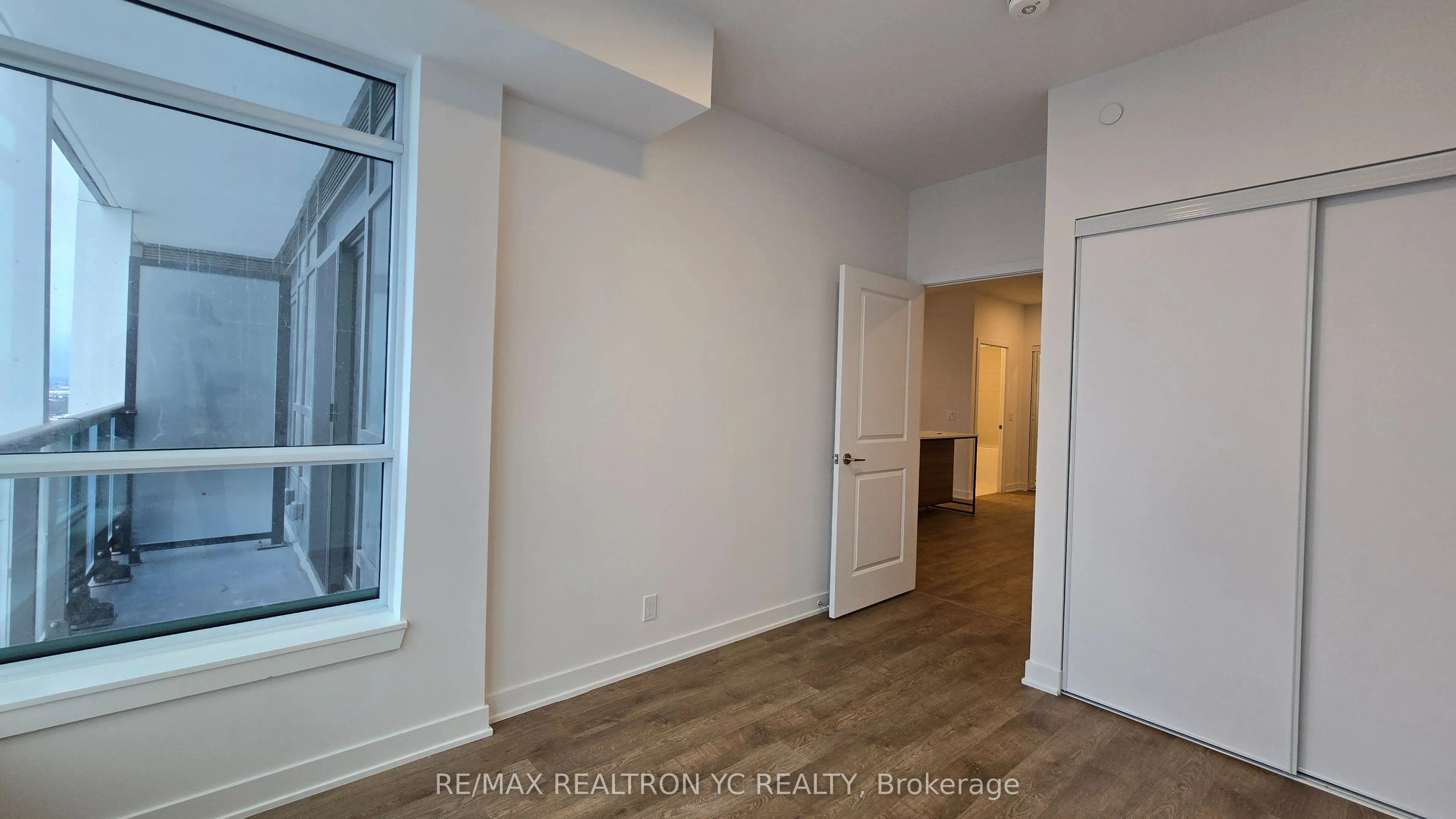 30 Upper mall Way, #3211