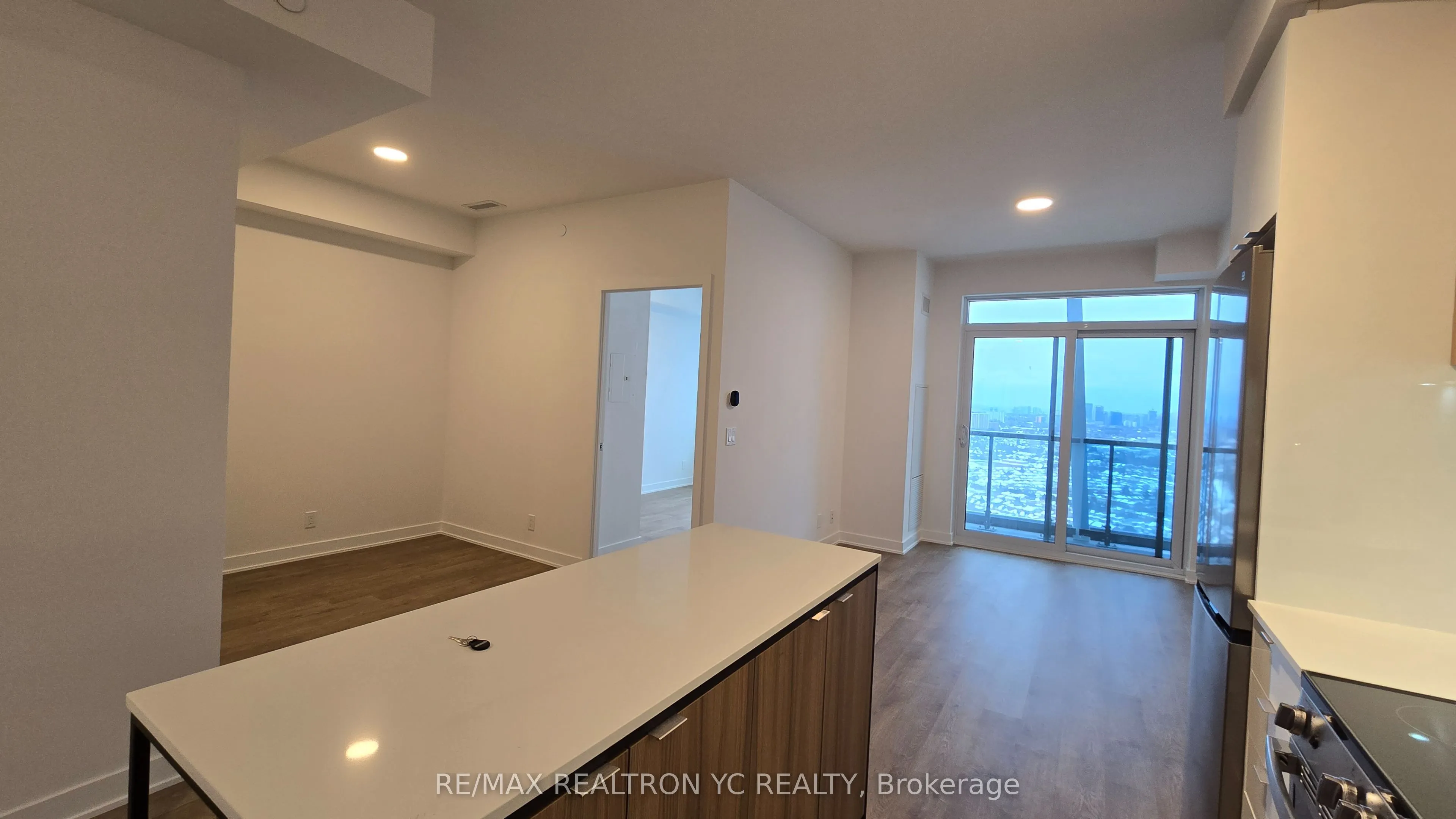30 Upper mall Way, #3211