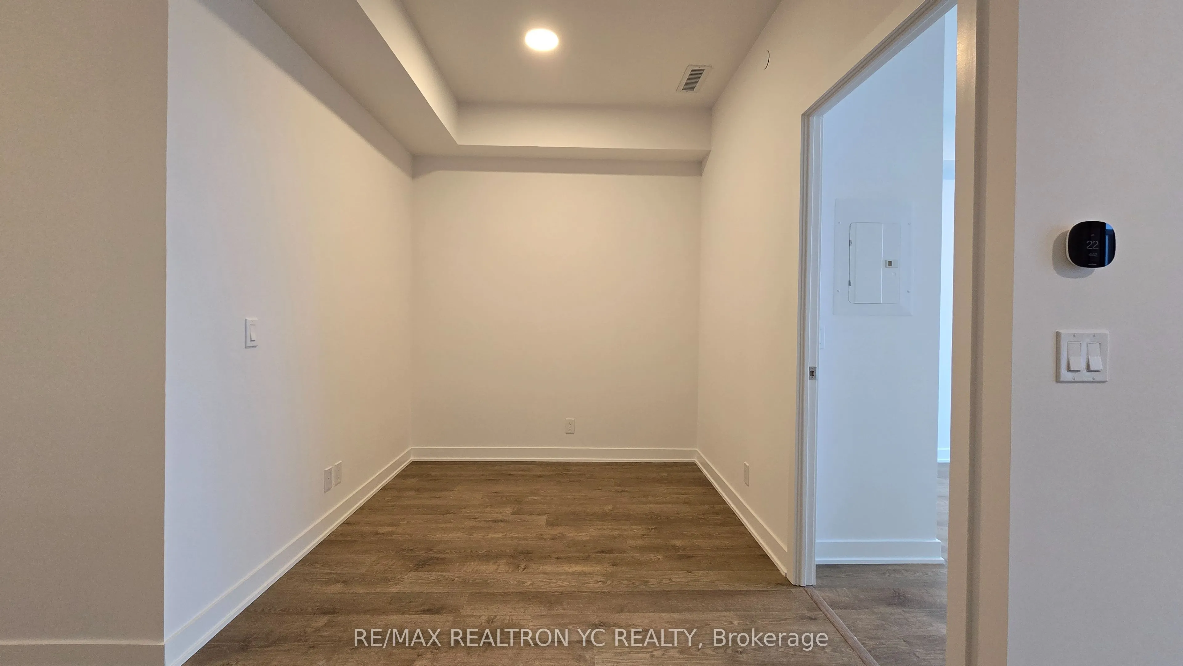 30 Upper mall Way, #3211
