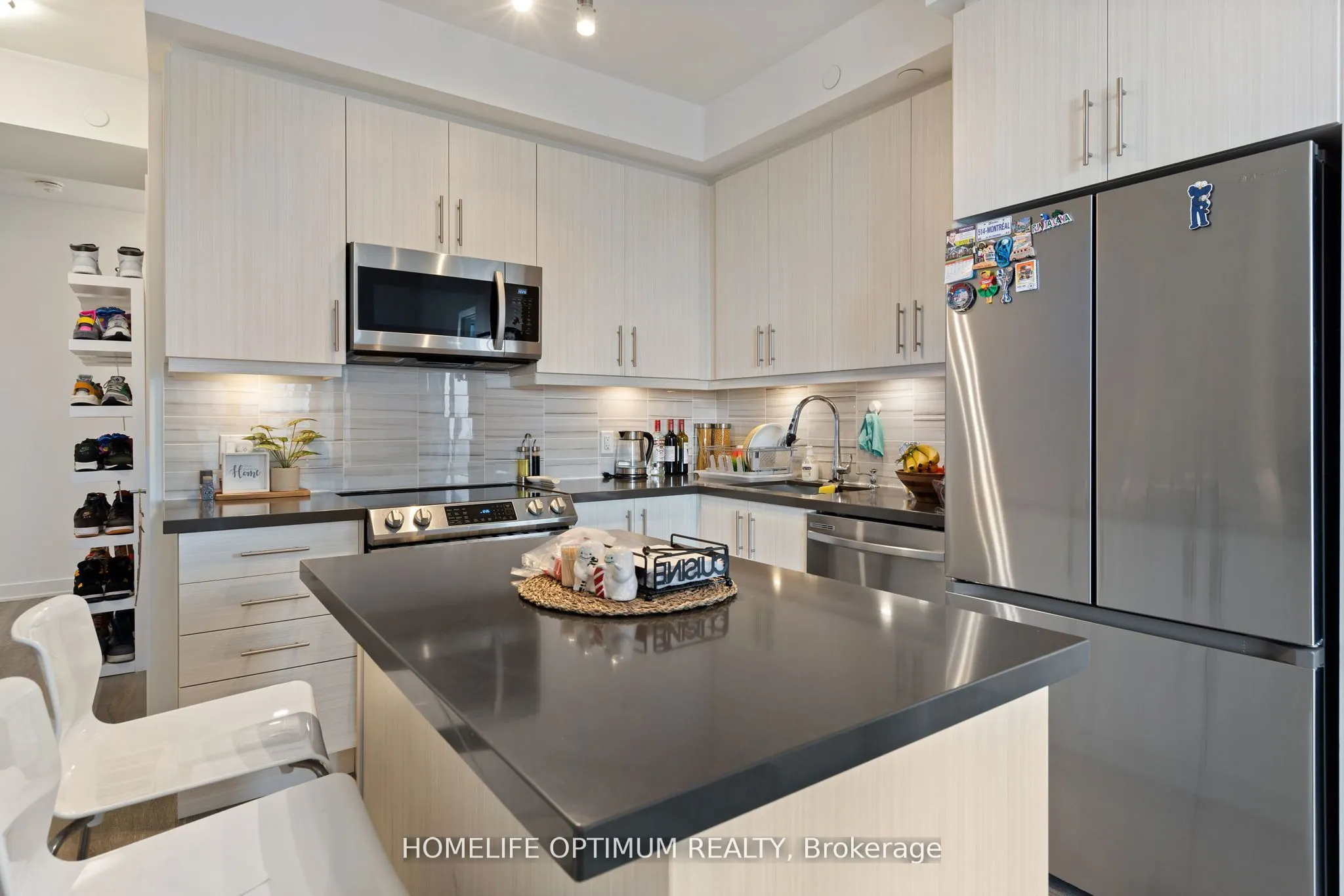 95 Oneida Crescent, #1704