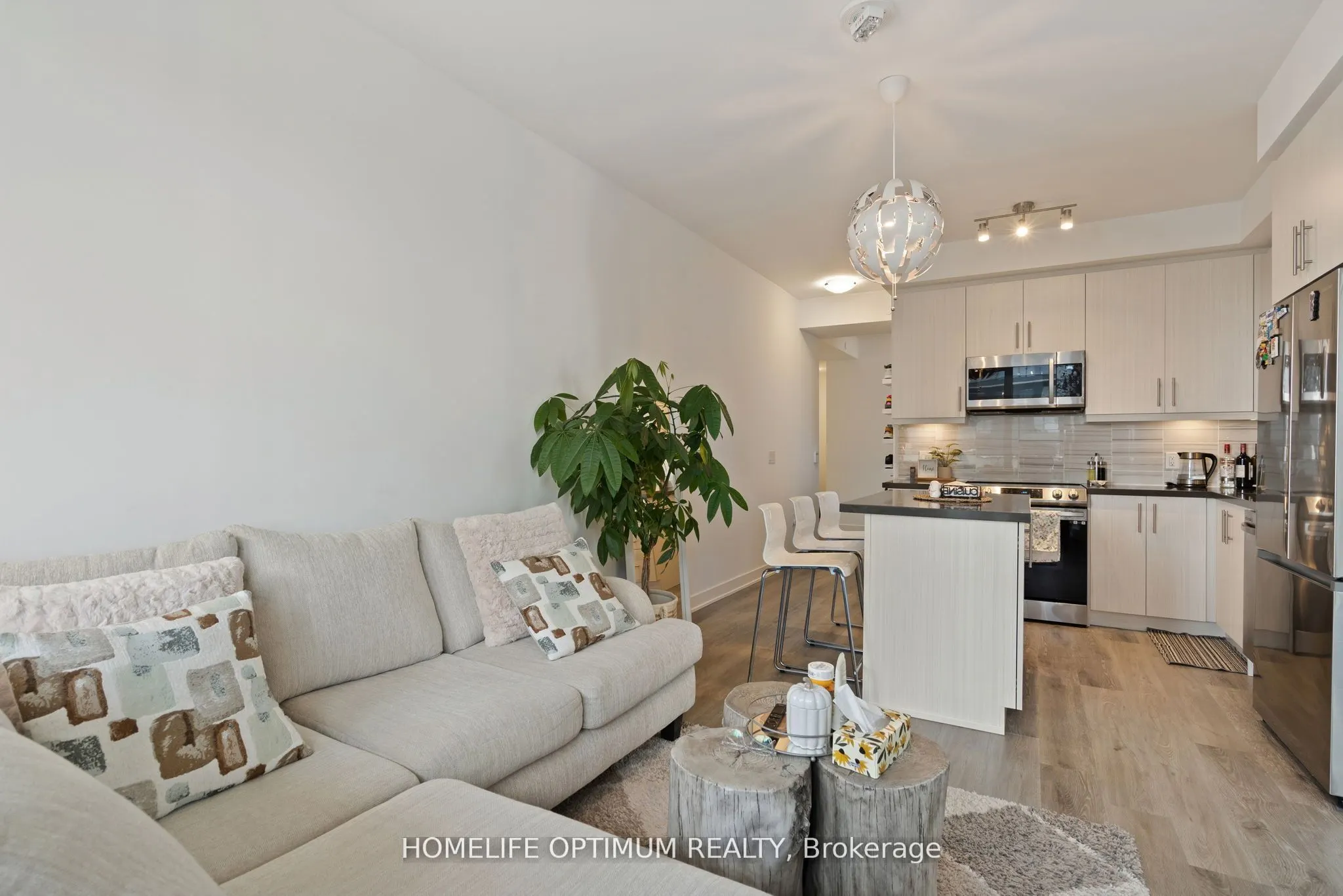 95 Oneida Crescent, #1704