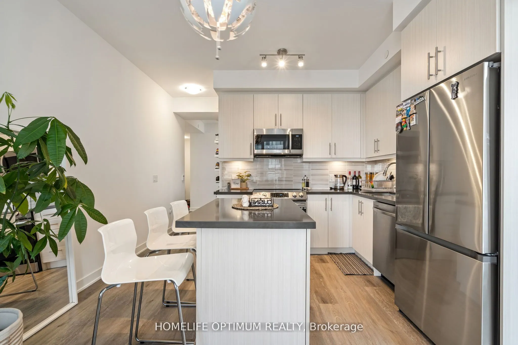 95 Oneida Crescent, #1704