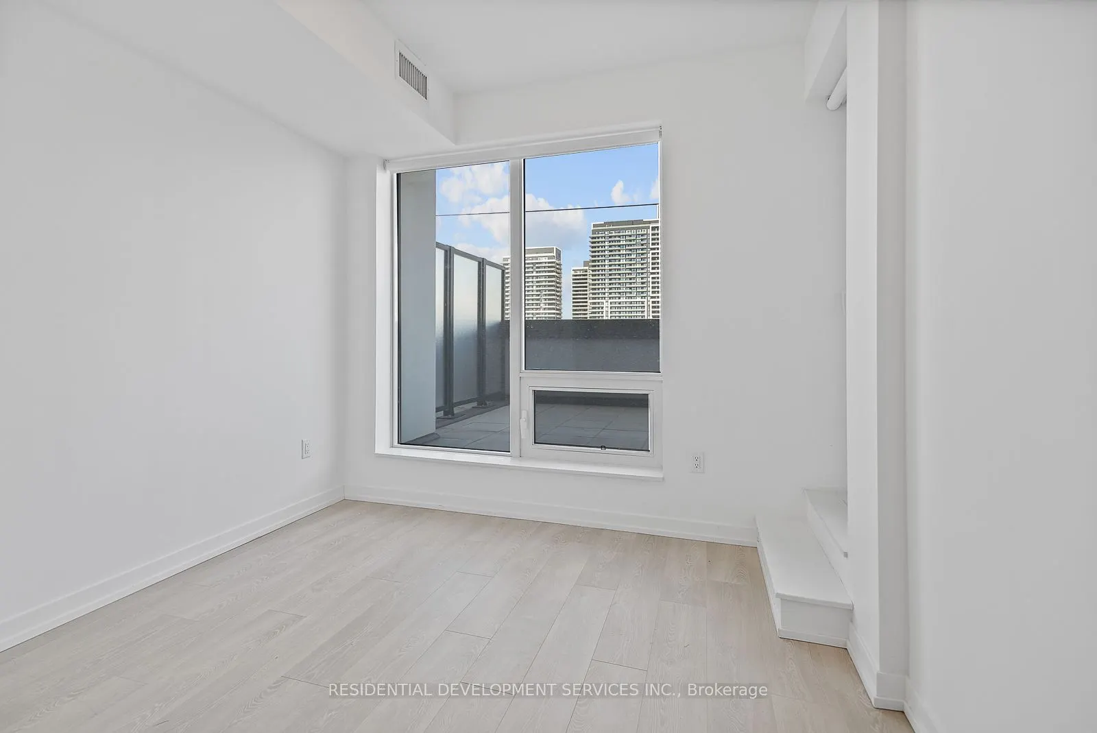 8868 Yonge Street, #215E