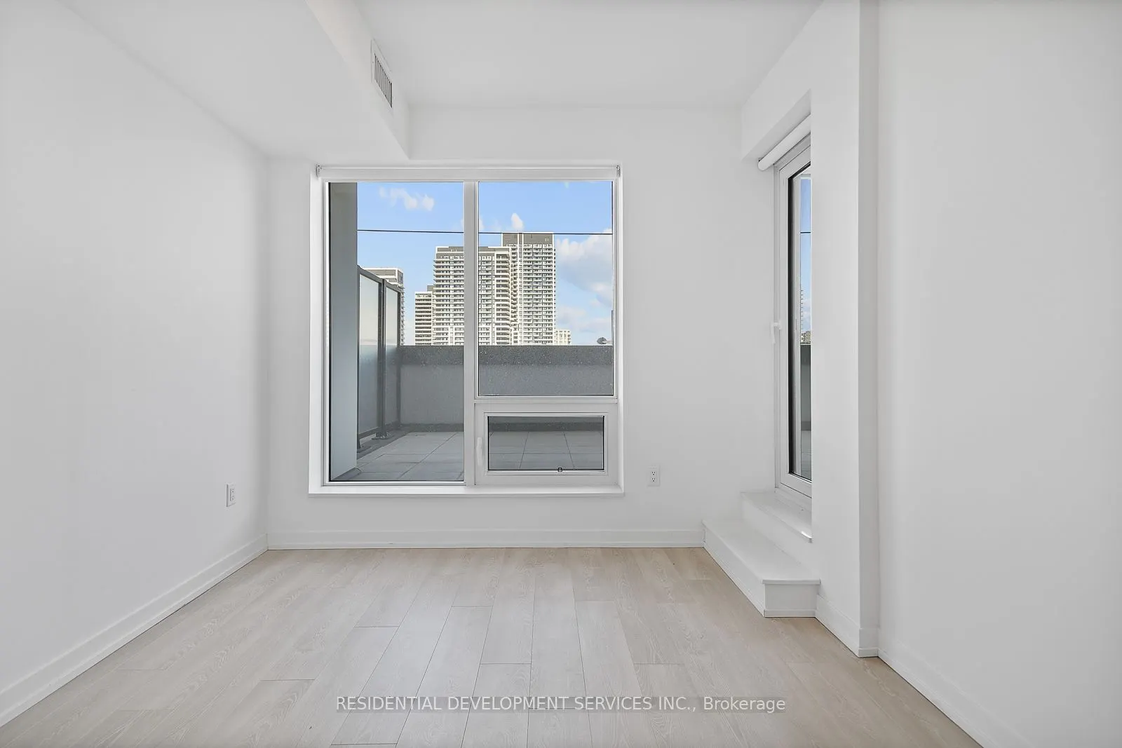 8868 Yonge Street, #215E
