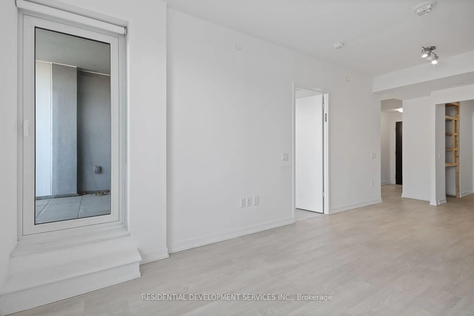 8868 Yonge Street, #215E