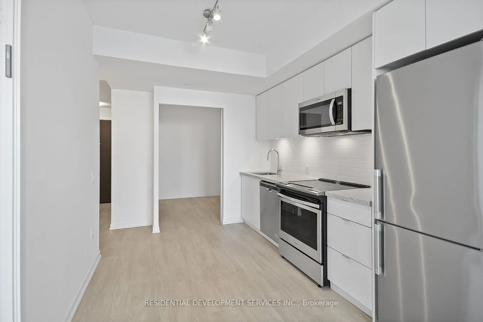 8868 Yonge Street, #215E