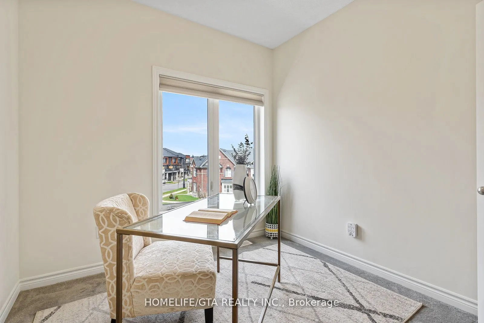 7 Holyrood Crescent