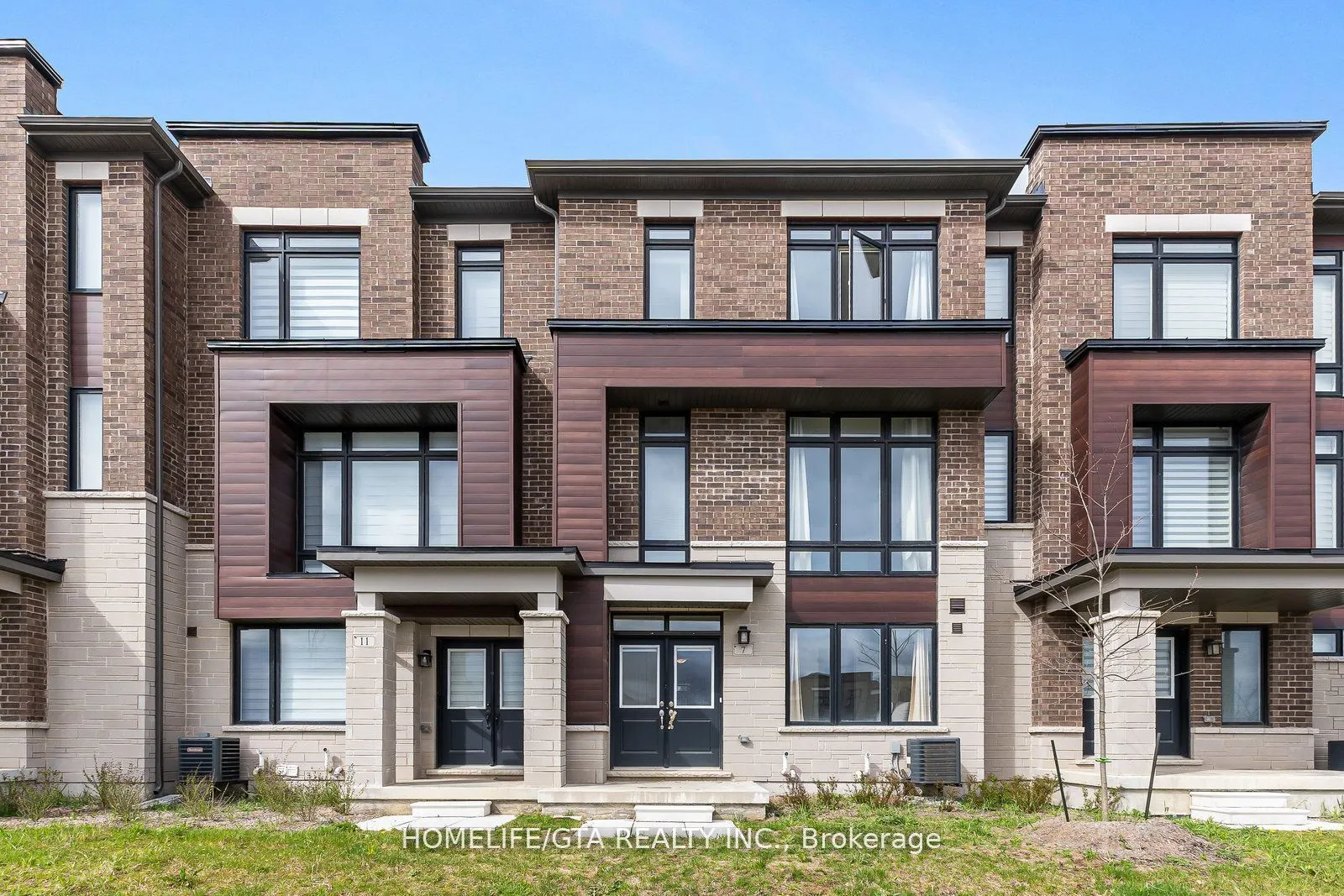 7 Holyrood Crescent