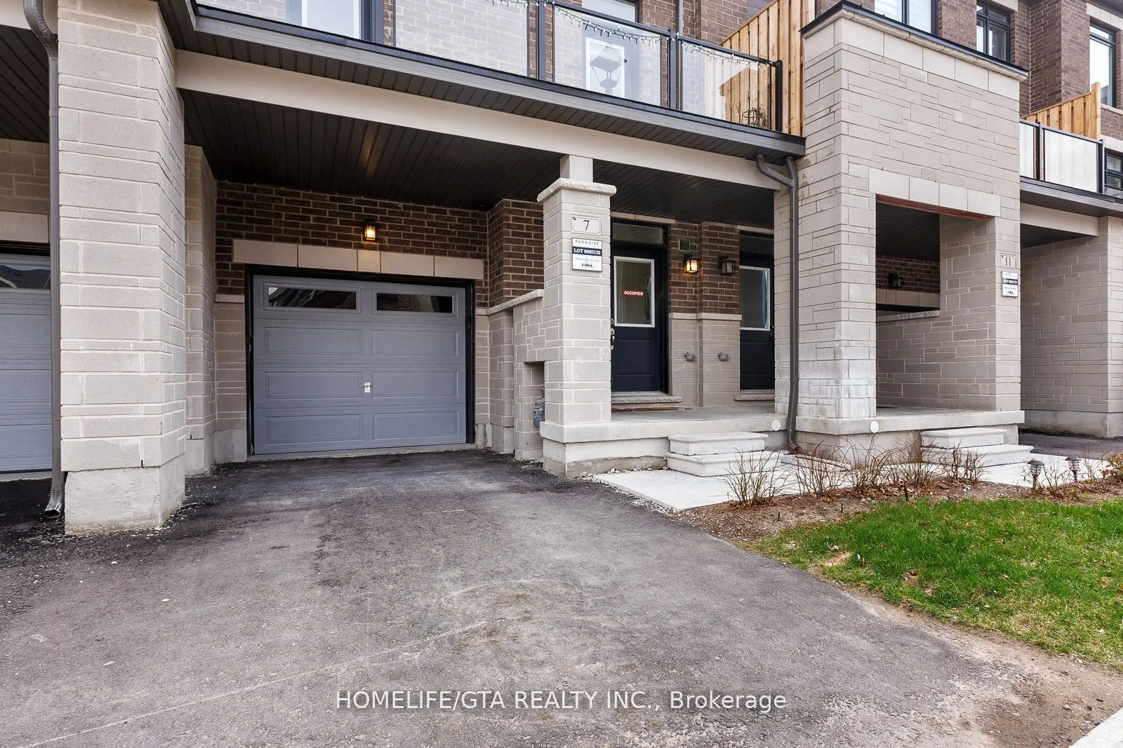 7 Holyrood Crescent