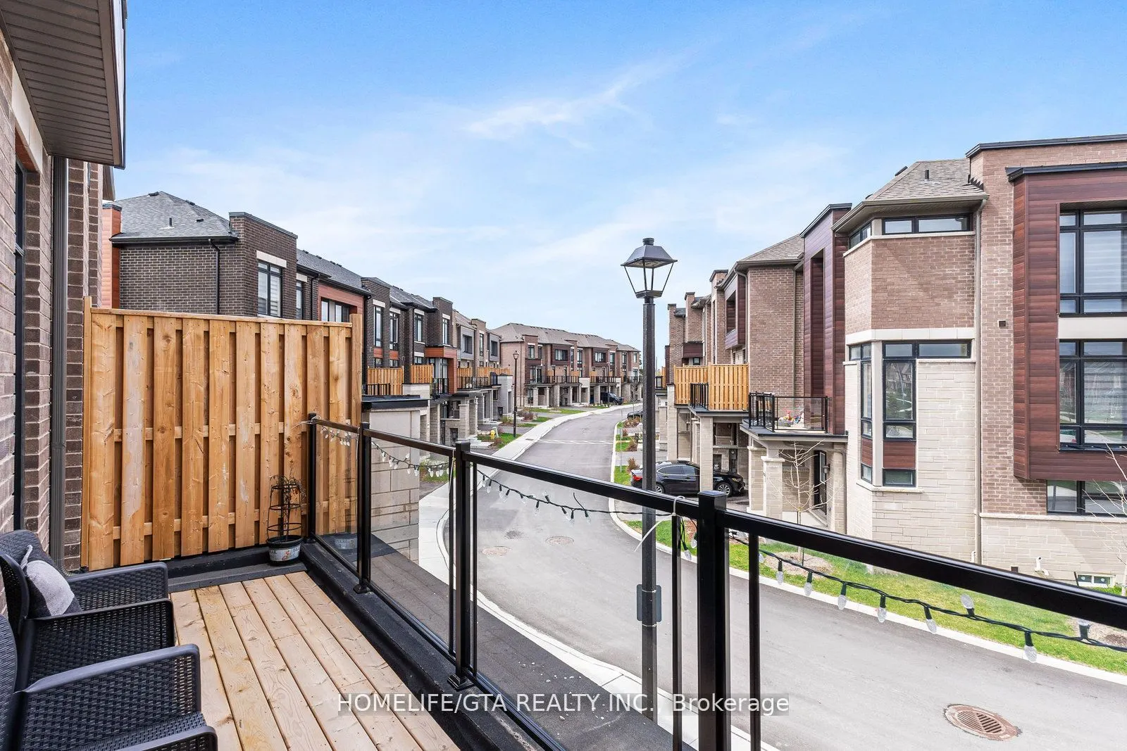 7 Holyrood Crescent