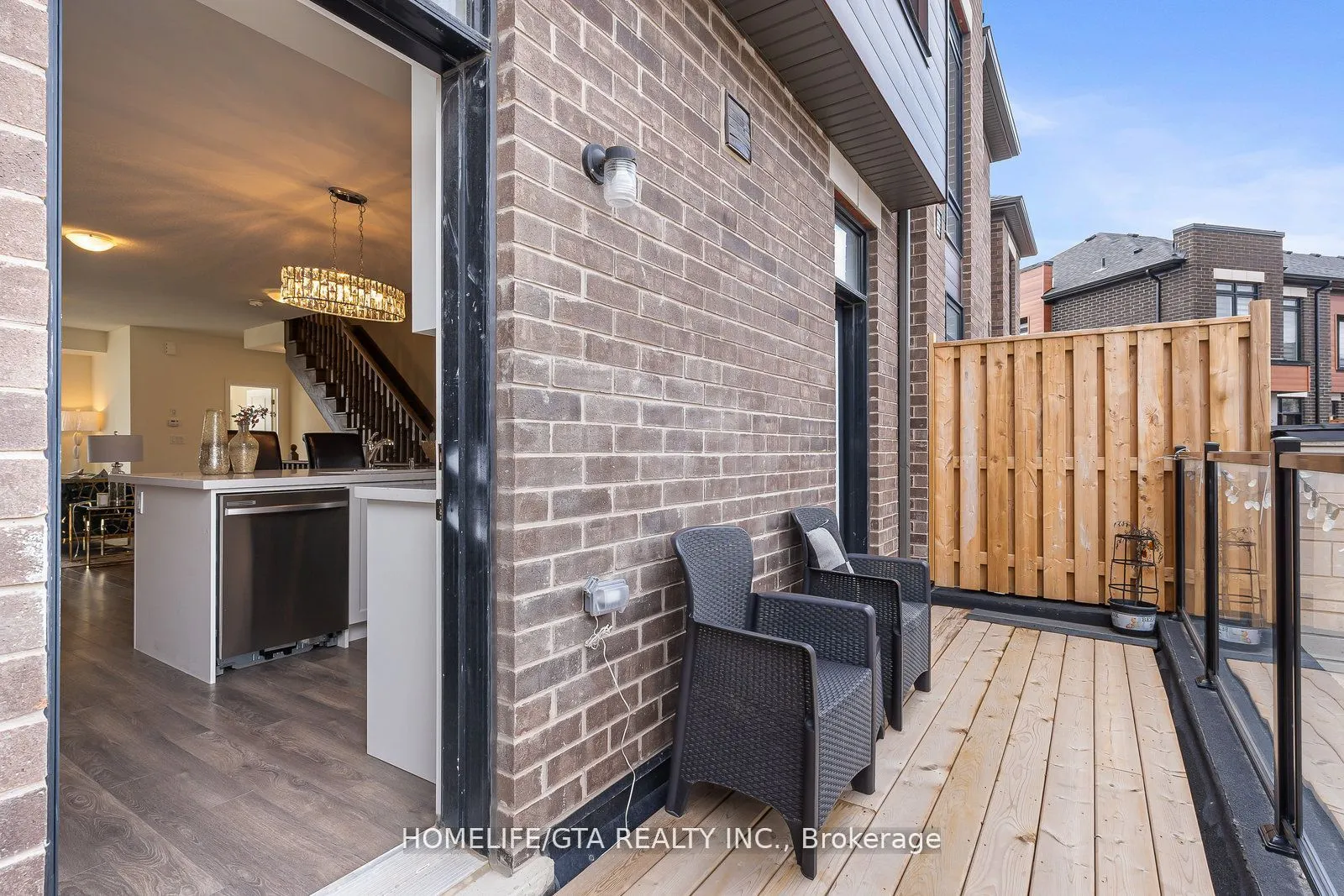 7 Holyrood Crescent