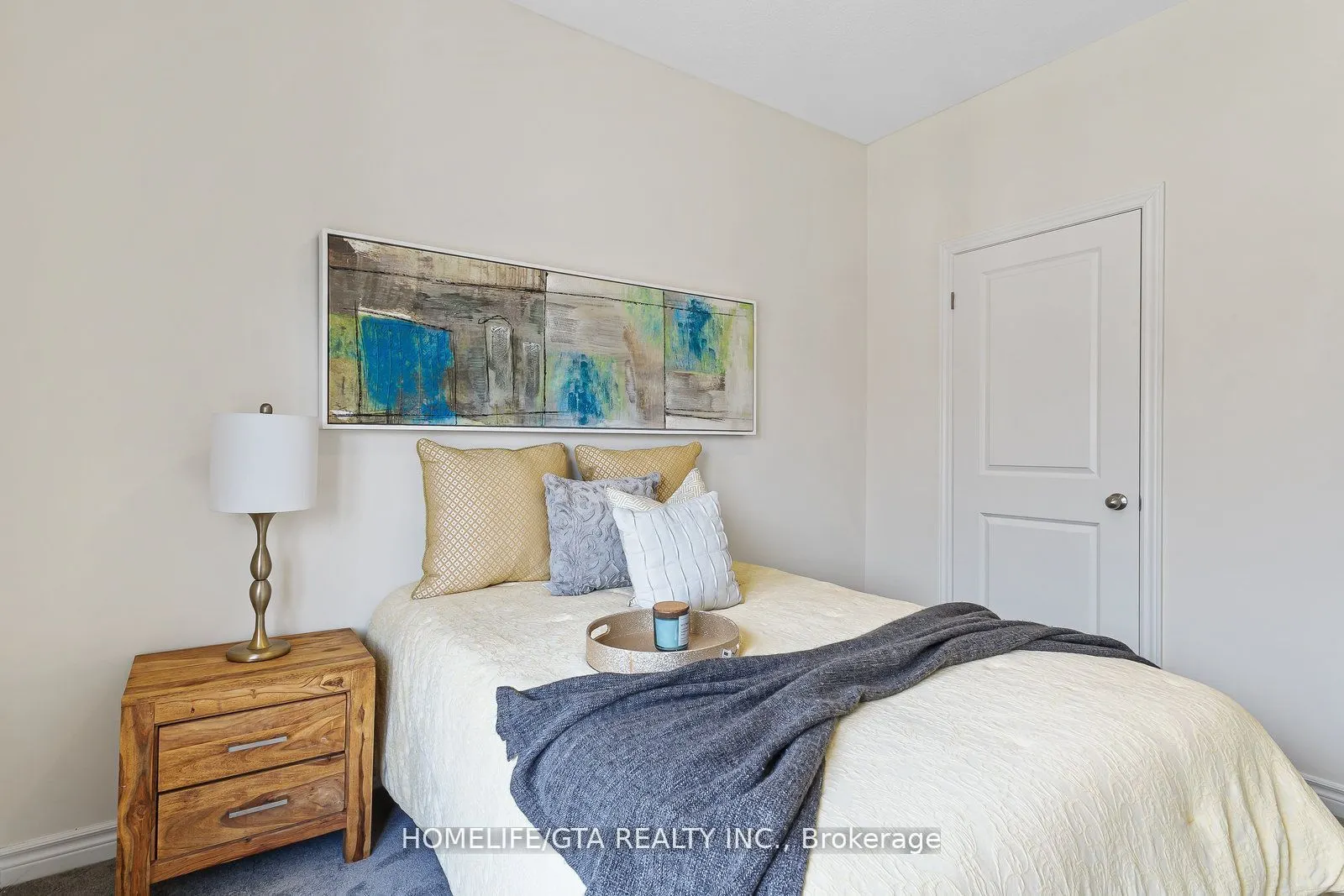 7 Holyrood Crescent