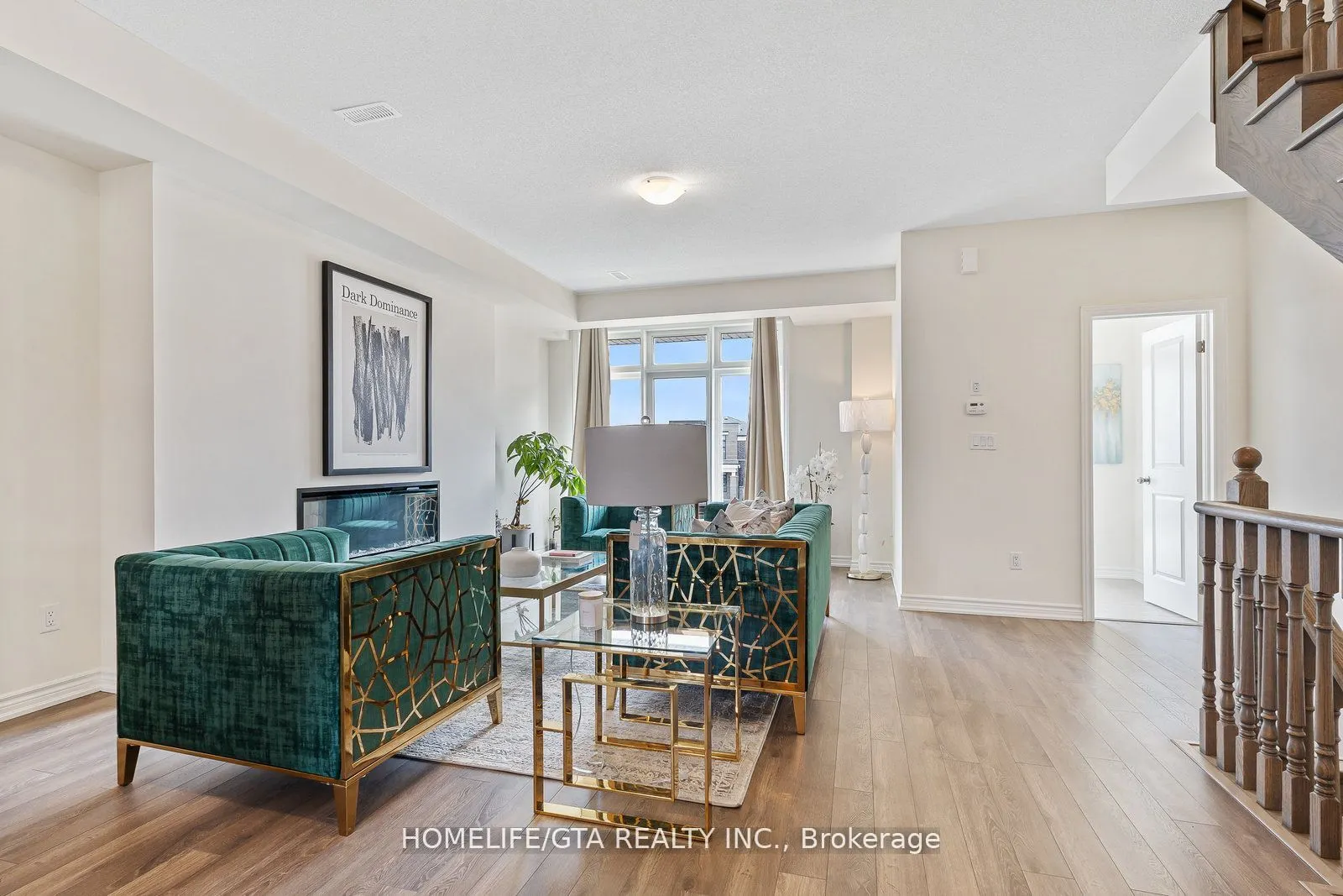 7 Holyrood Crescent