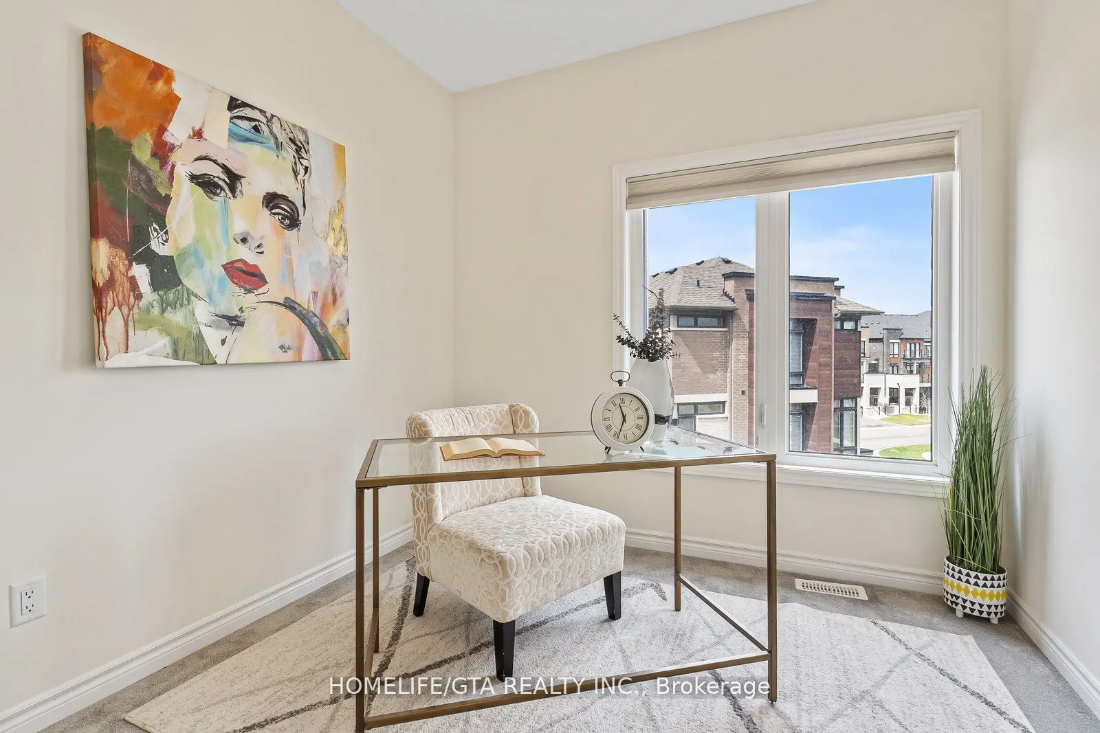 7 Holyrood Crescent