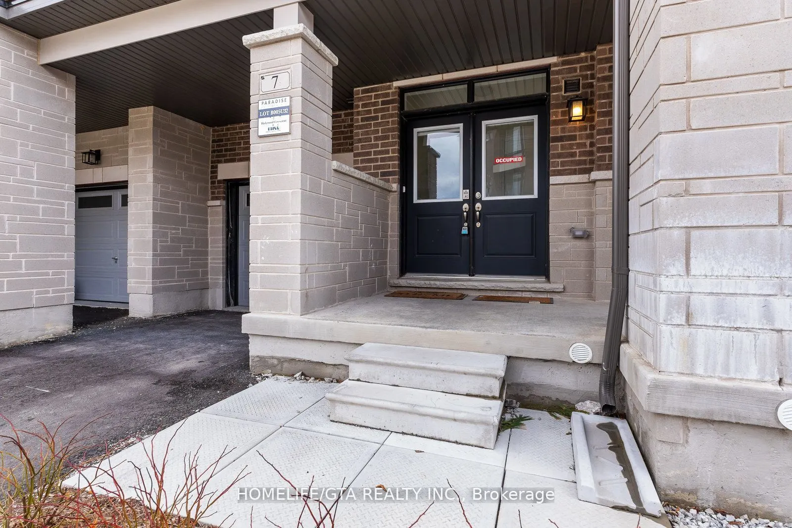 7 Holyrood Crescent
